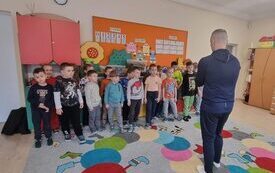 Galeria aktualności Poznajemy zawody: przedszkolaki o pracy nauczyciela WF 2